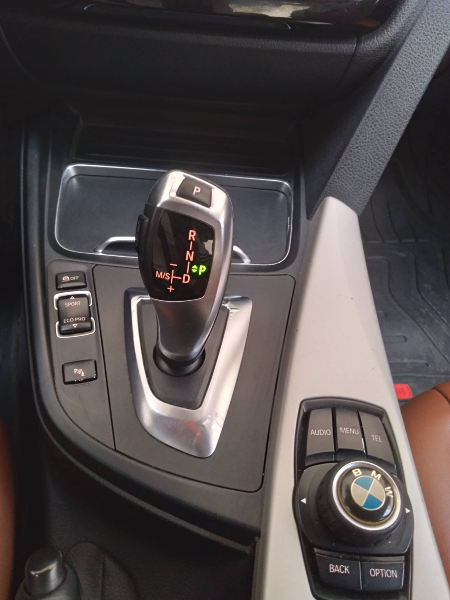 BMW 318i, F30. Etat propre — photo 3
