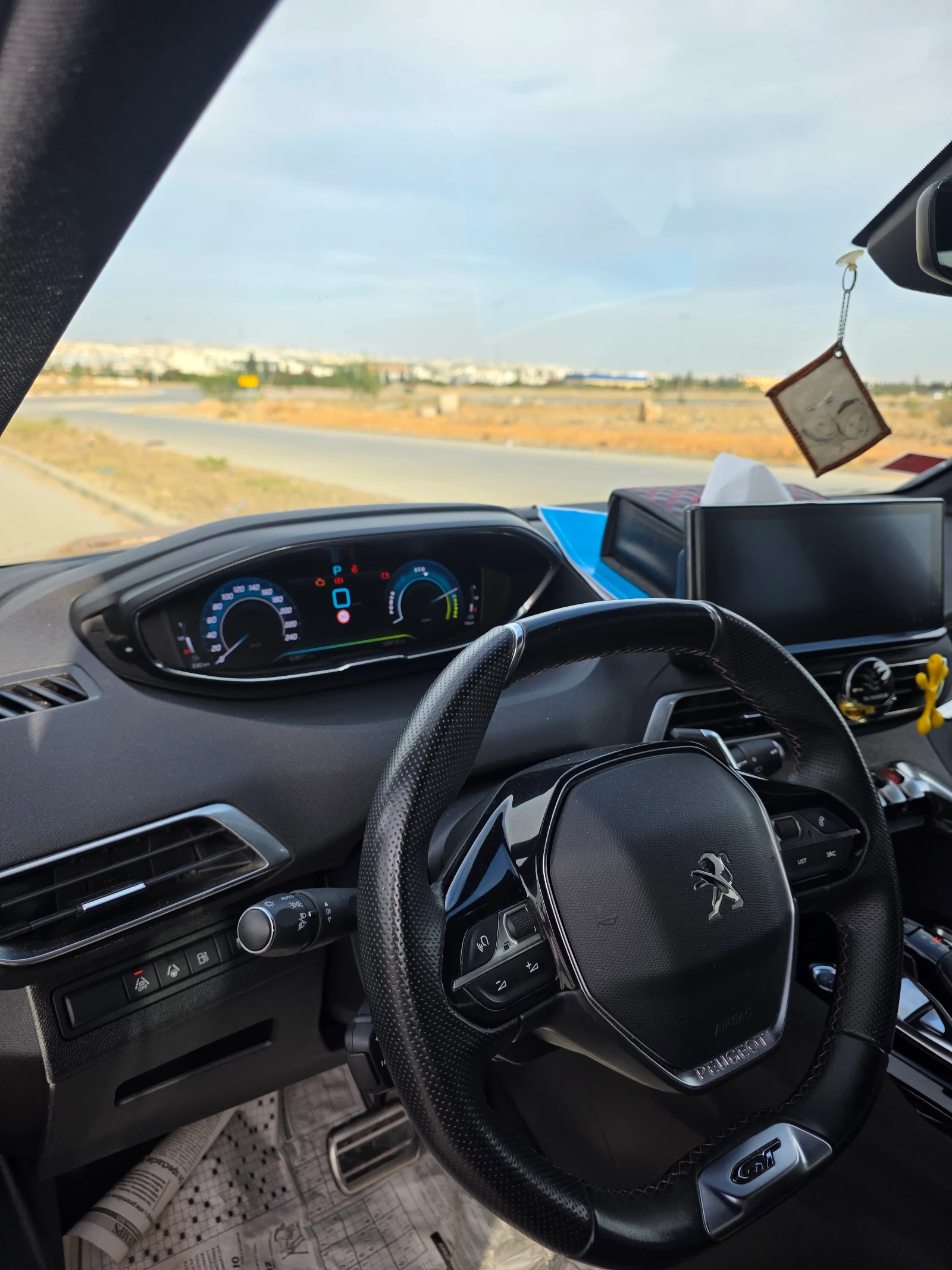 PEUGEOT 3008 HYBRID RECHARGEABLE ESSENCE — photo 2