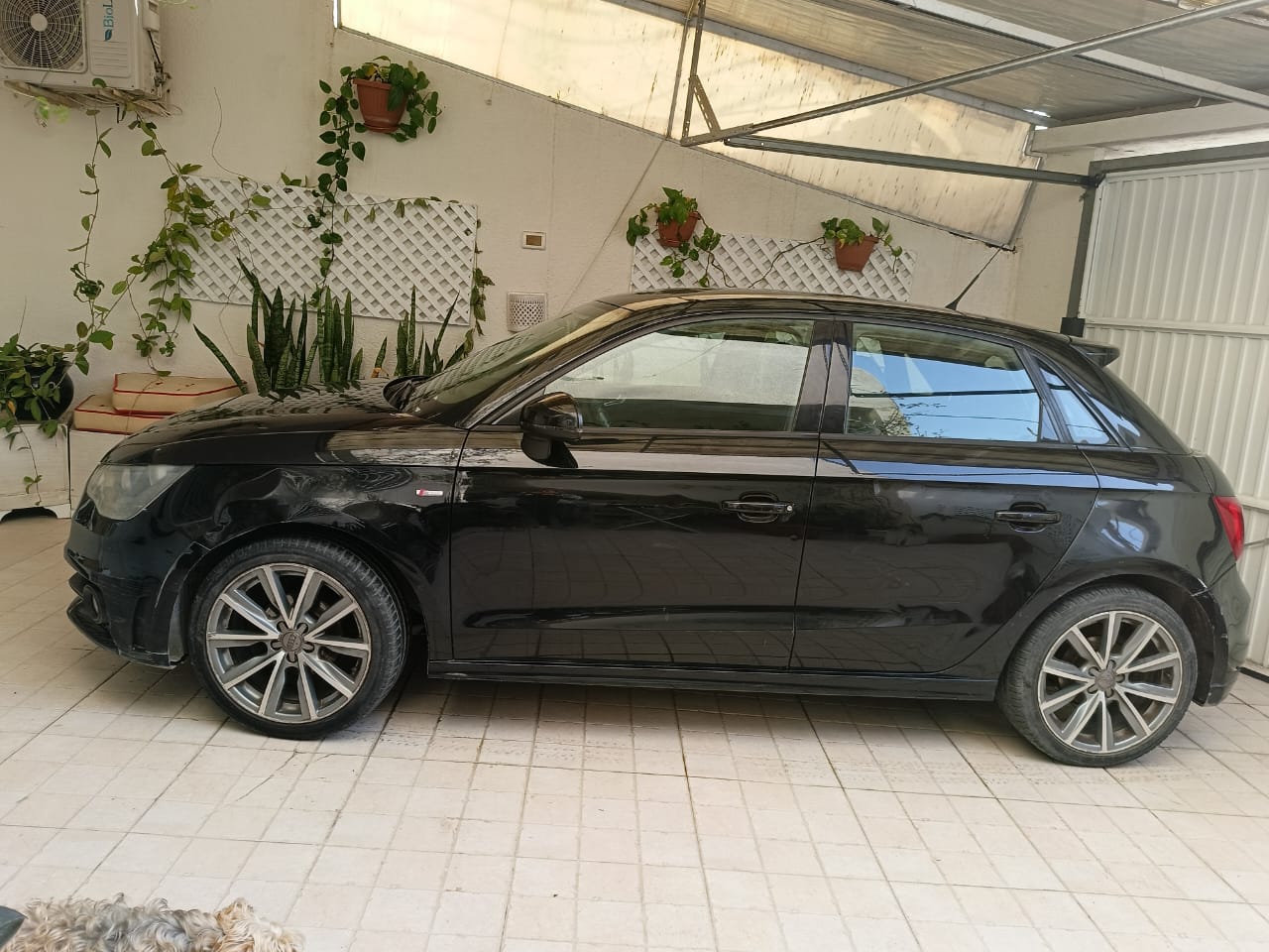 Dame vend Audi A1