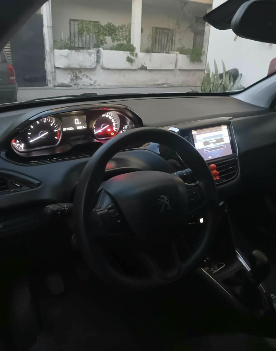 Peugeot 208 active plus — photo 3