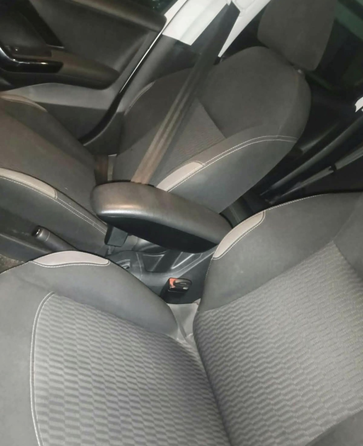 Peugeot 208 active plus — photo 4