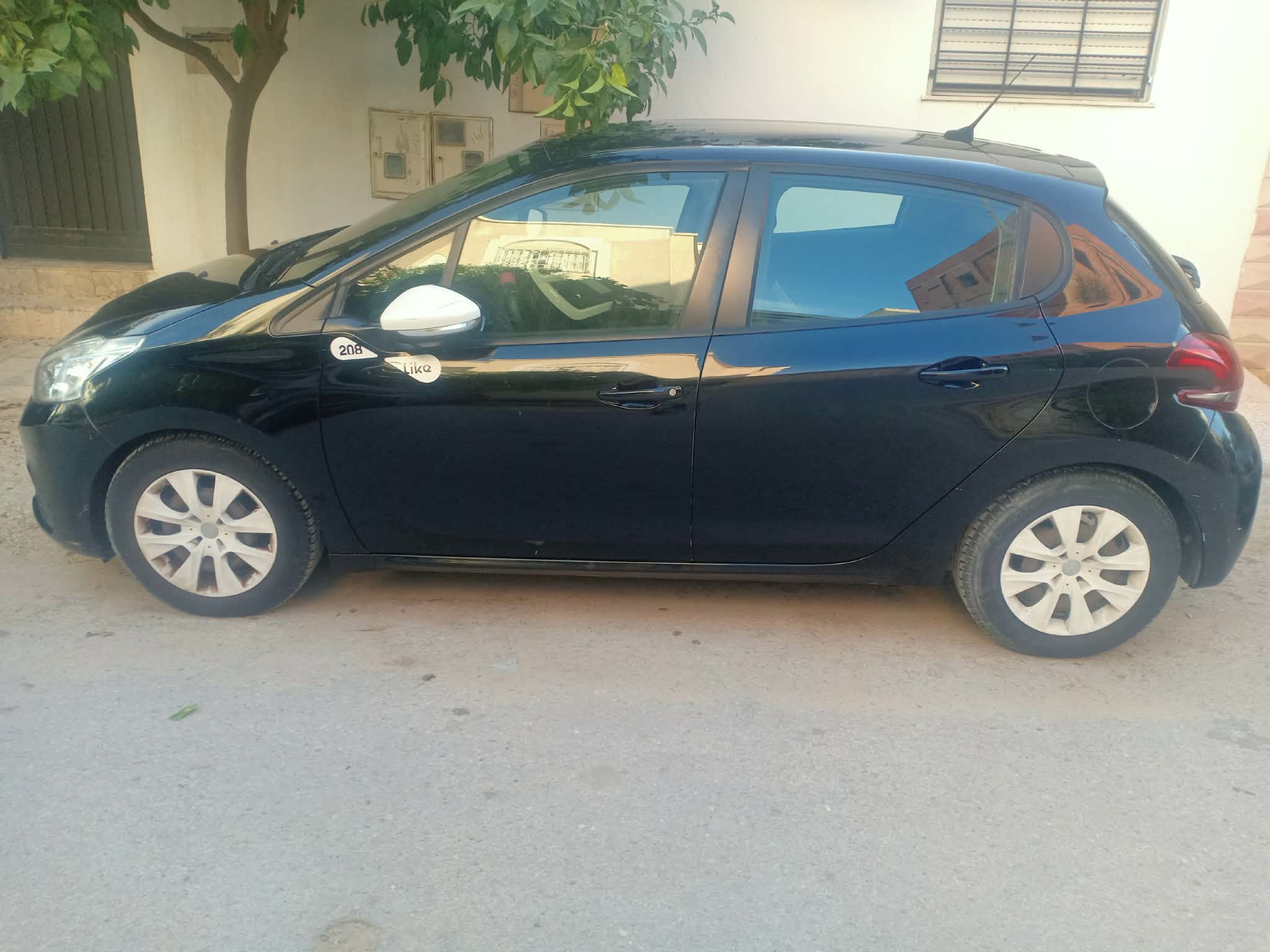 Peugeot 208 like essence 2019 très bon etat — photo 2