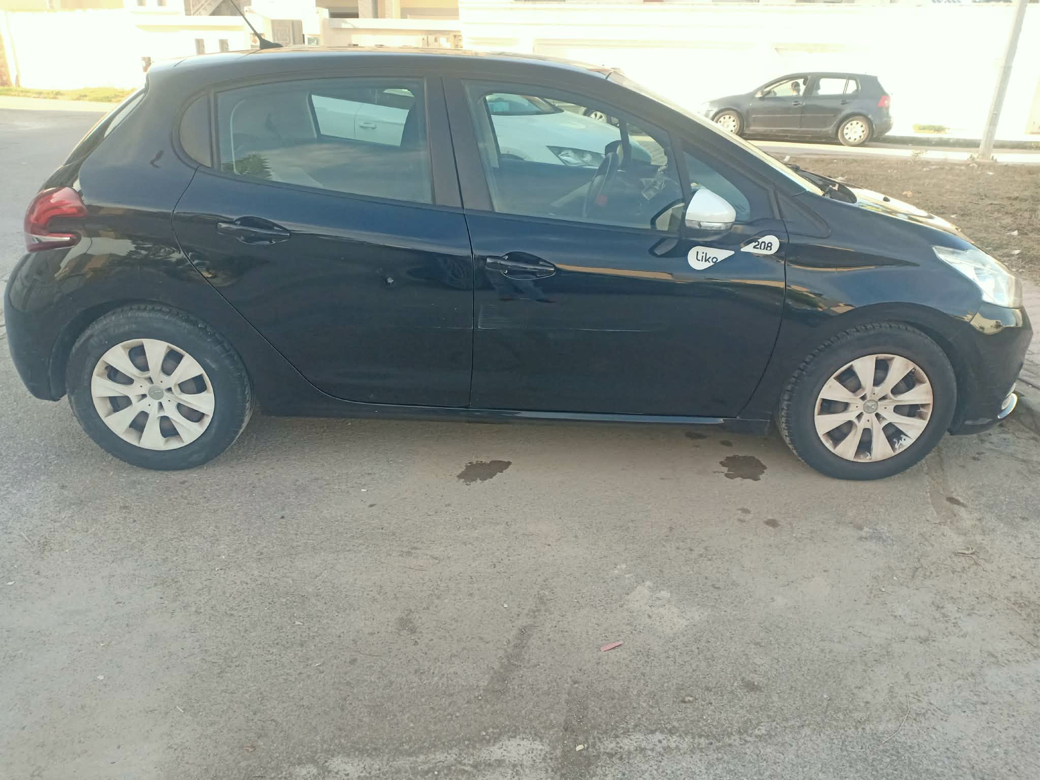 Peugeot 208 like essence 2019 très bon etat — photo 4